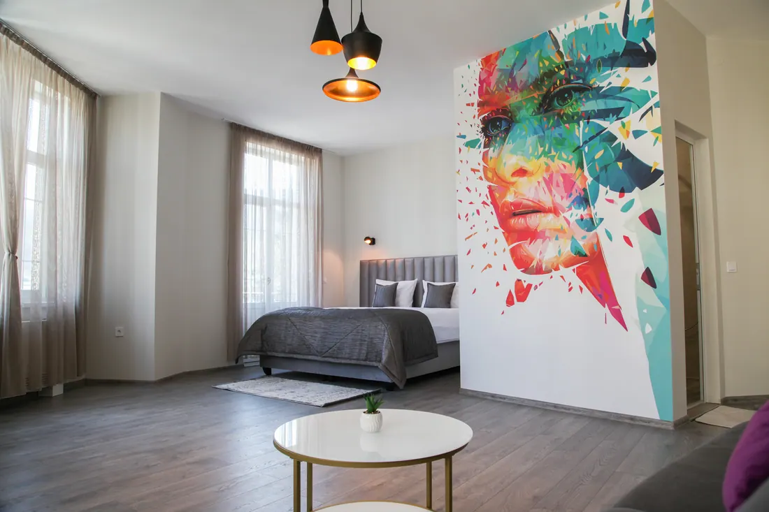 Студио № 8 · Двойно легло 180/200 см и разтегателен диван — Corner House Lovech