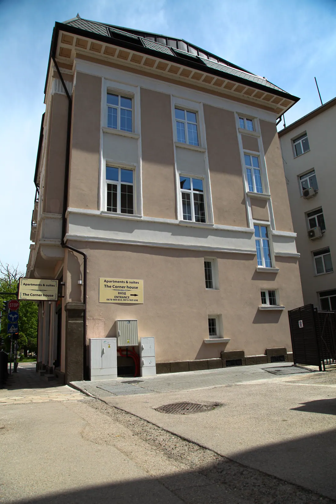 Corner House — сграда в стил Барок